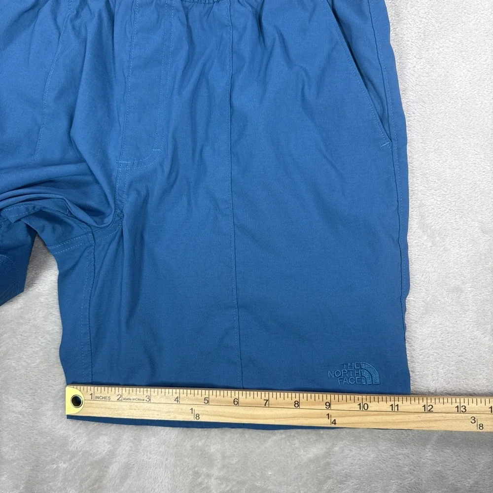 The North Face Classic V Shorts Mens Medium Blue Casual Hiking Pull-On